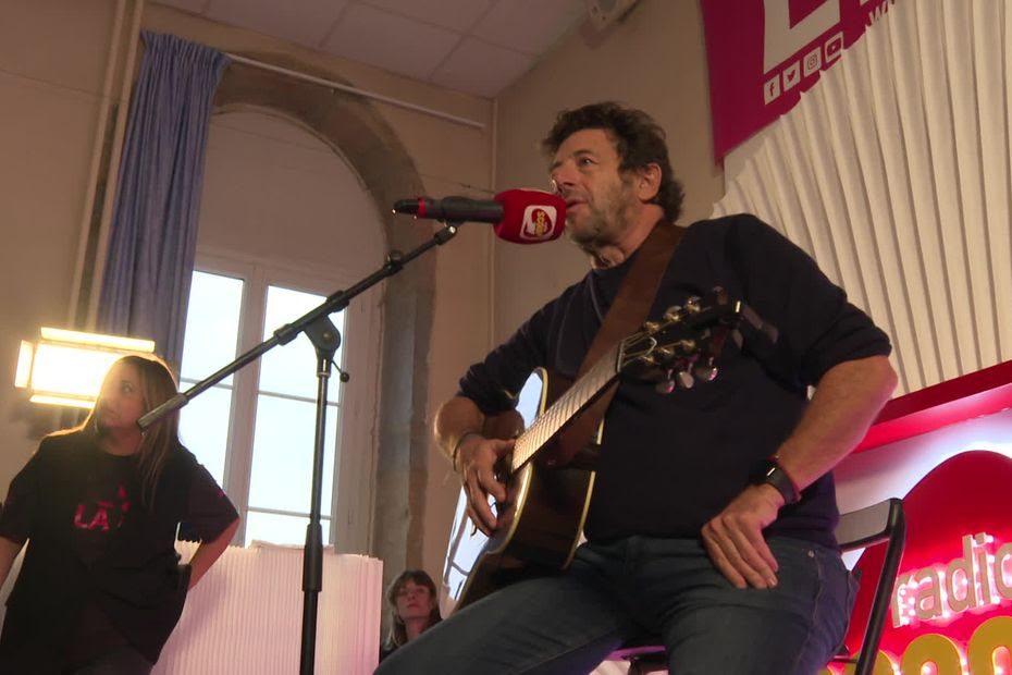 'C'est agréable d'être là', Patrick Bruel, professeur d'un jour, pour la dictée d'ELA avec des lycéens