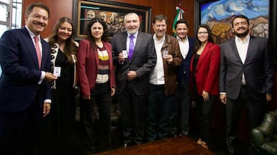 Morena ‘estrena’ militantes: Noroña se afilia y Yunes aparece en foto con senadores del partido