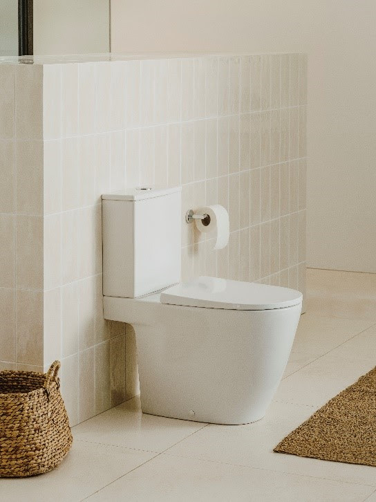 Com desenho atemporal, a bacias sanitárias da coleção Ona trazem o estilo de vida do Mediterrâneo para dentro do banheiro por meio de seu design incomparável | Foto: Divulgação Roca