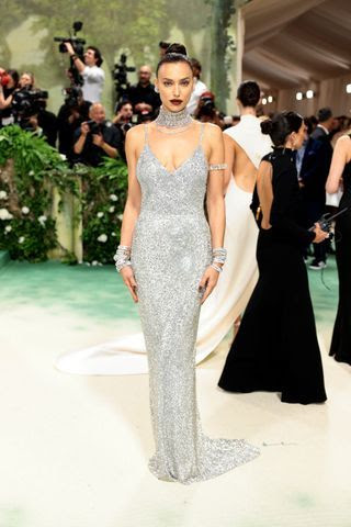 Met Gala 2024 Irina Shayk  en la alfombra roja