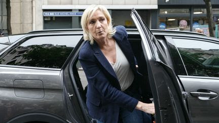 Marine Le Pen dénonce un 'coup d'Etat administratif', l'Elysée appelle au 'sang froid' et à 'la mesure'