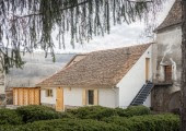 El proyecto ha convertido la rectoría y la capilla adyacente de la iglesia en una casa de huéspedes moderna, mientras que la iglesia principal se mantiene abierta al público.