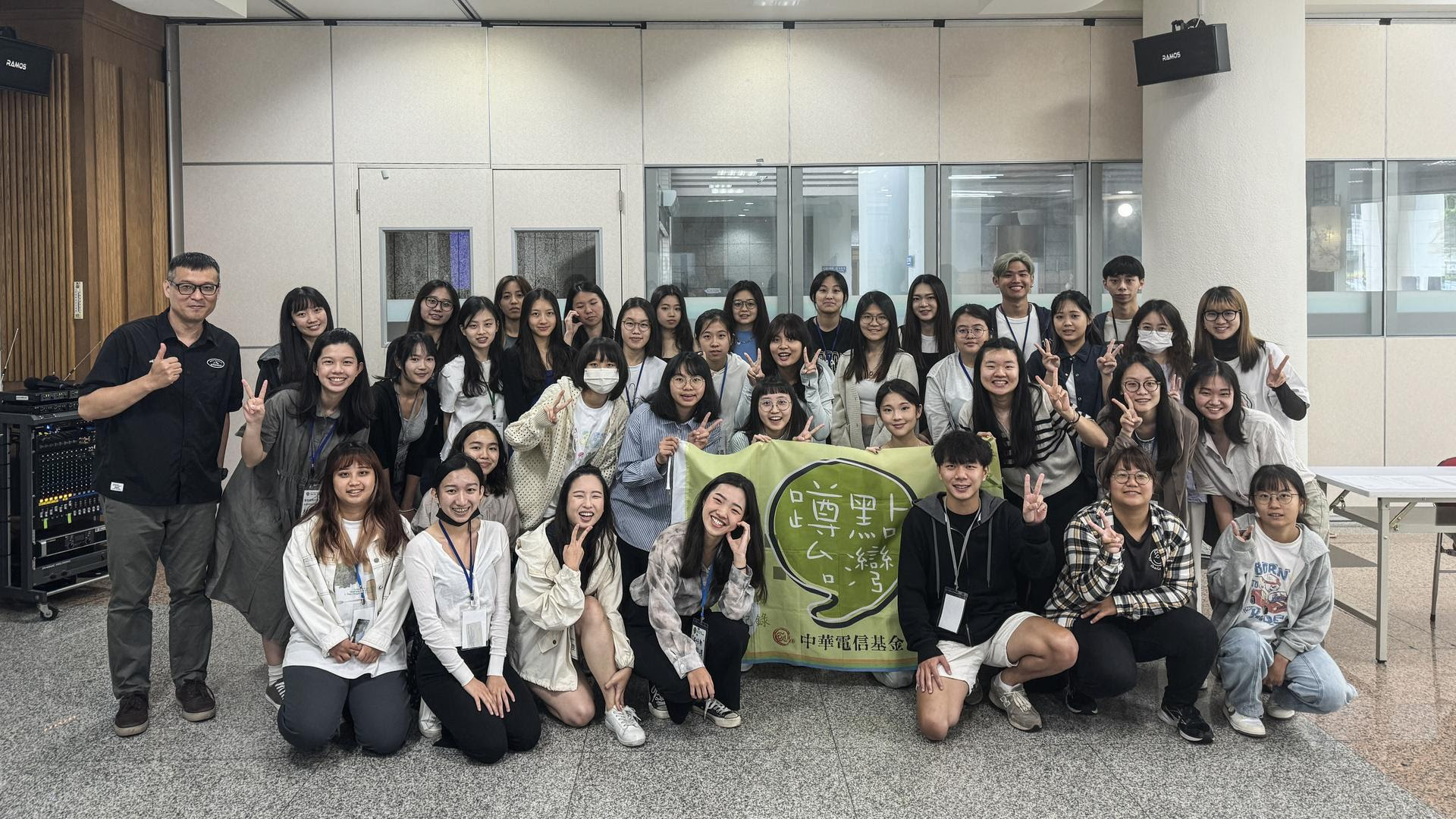 蹲點台灣2024全體人員合照