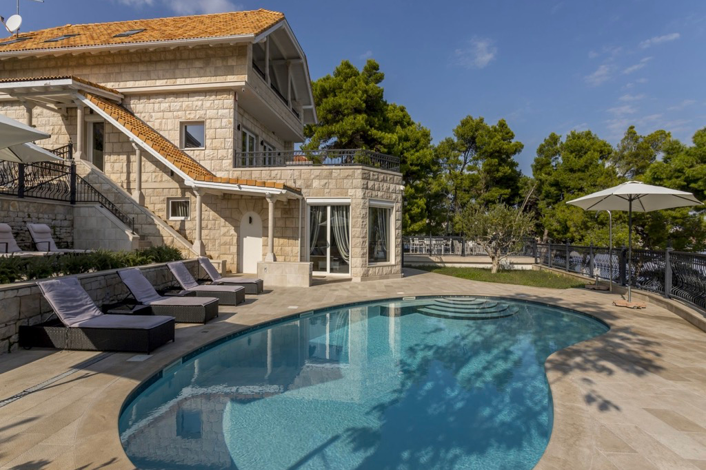 luxury villa on brac island