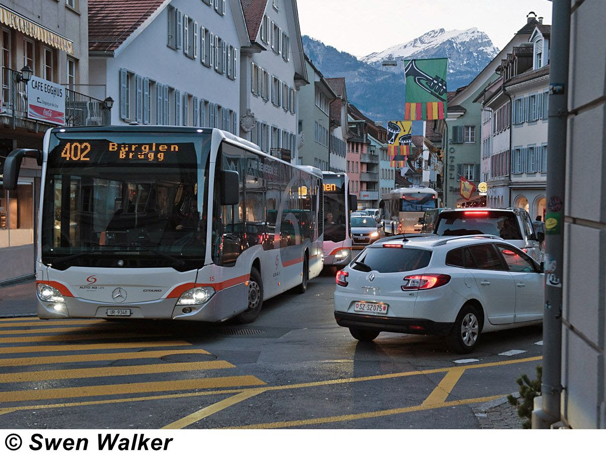 Abendverkehr durch Altdorf © Swen Walker