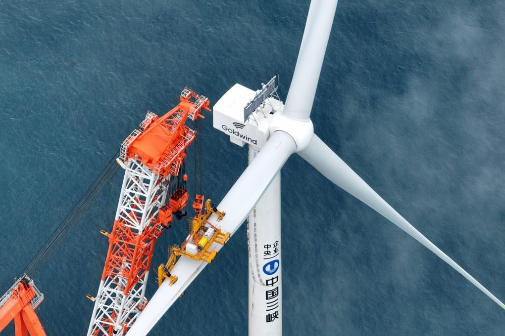 Workers install a blade of a 16-megawatt wind turbine at the Zhangpu wind farm in southeast China’s Fujian province. Photo: Xinhua