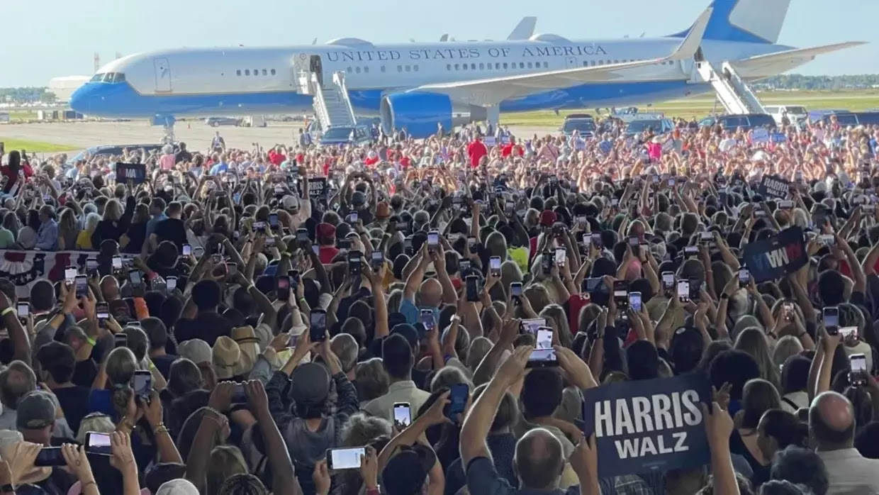 Cómo las multitudes que han comenzado a apoyar a Harris se han vuelto un motivo de preocupación (y mentira) para Trump