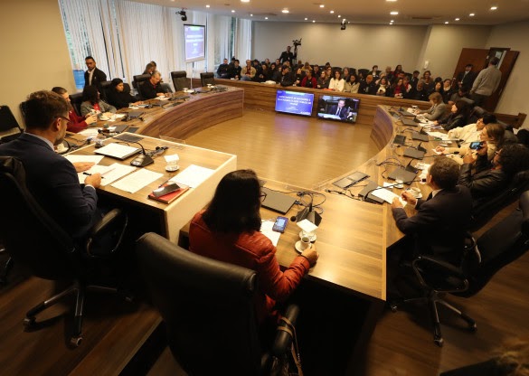 ASSEMBLEIA DEBATE AÇÕES PARA REVERTER ADOECIMENTO DE PROFESSORES DAS ESCOLAS ESTADUAIS DO PARANÁ