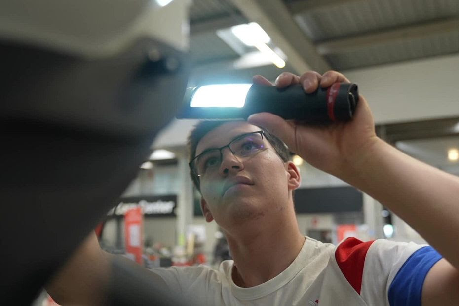 'Je mets 10 minutes à faire une tâche, et là, je vais essayer de n’en mettre que 8' : Romain, mécanicien de l’Allier, participe aux Worldskills 2024