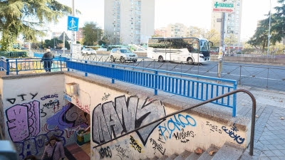 Ayuntamiento clausura los pasos subterráneos de la calle Illecas por las obras de la A-5 y adelanta el de Villavaliente