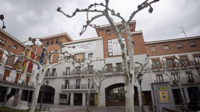 Desmantelada una torre de media tensión próxima al colegio de Educación Especial Iker Casillas