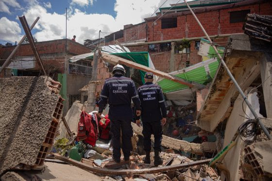 “Esas bombonas están haciendo desastres”, dice vecina tras explosión dentro de una vivienda en Caricuao