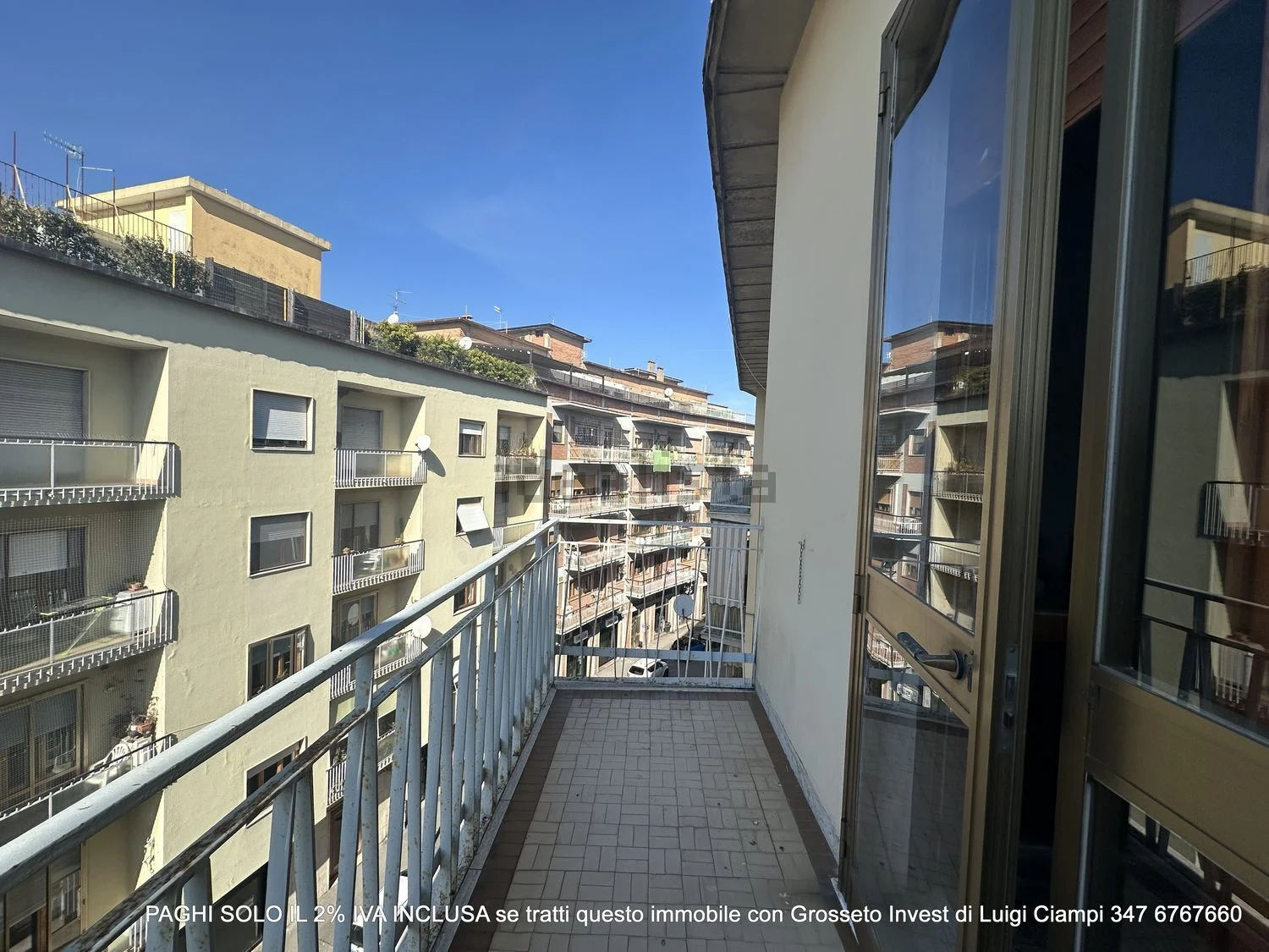 Terrazzo del grande appartamento in vendita a Grosseto, in Via Agostino Depretis