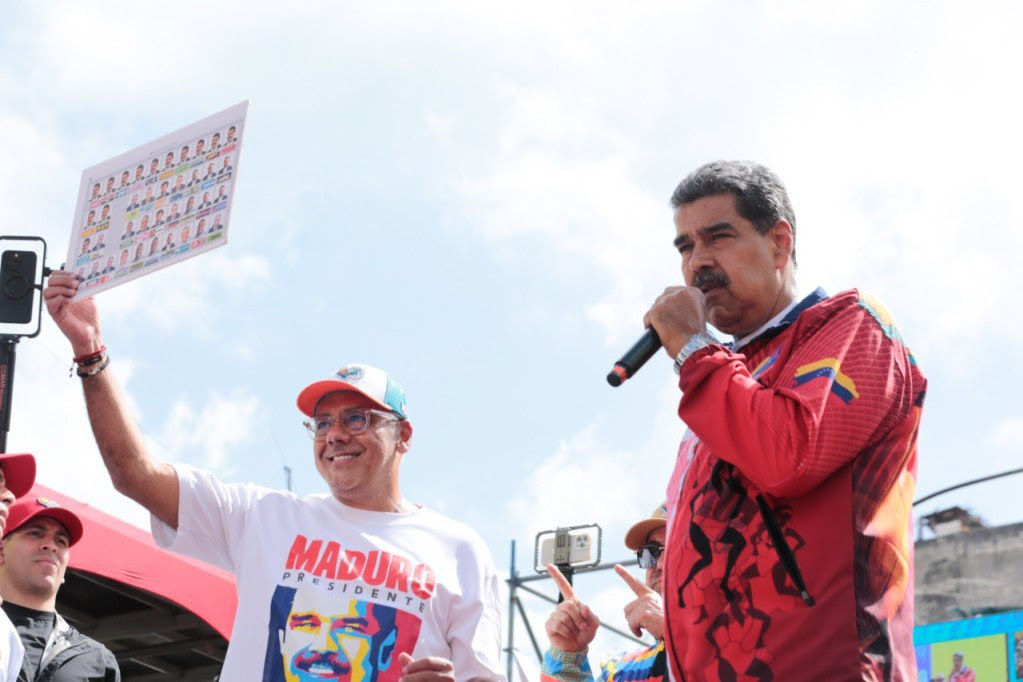 Maduro pide en Los Teques a los electores no dejarse engañar por la tarjeta de “la manito”