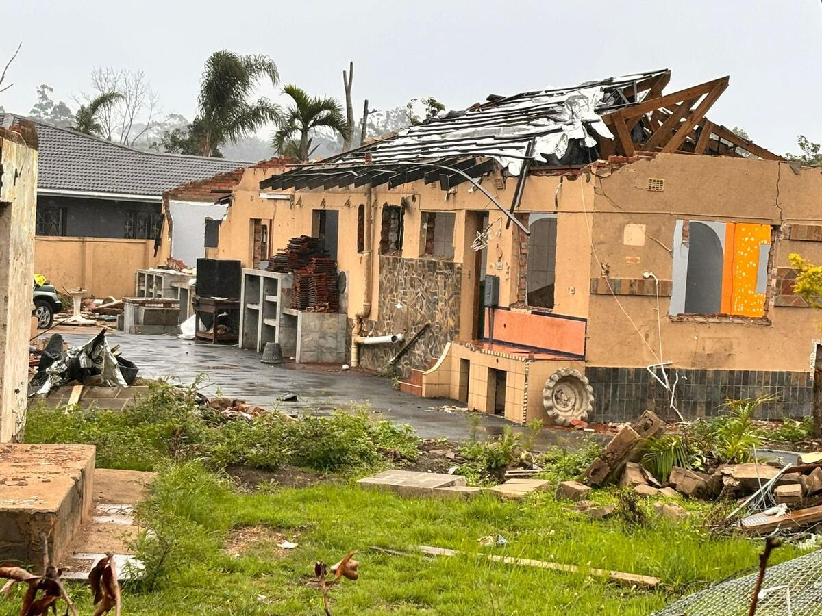 Les maisons détruites par le passage de la tornade à Tongaat