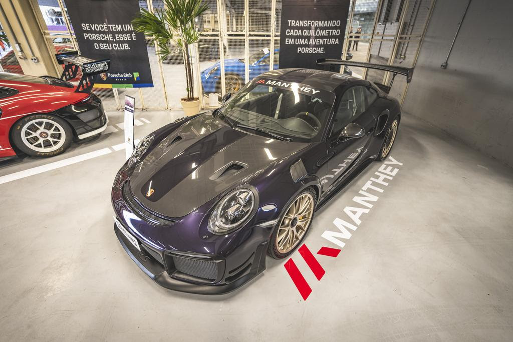 Porsche 911 GT2 RS com kit Manthey (YO! Studio)
