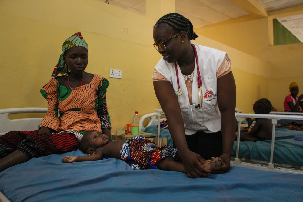 En Zamfara, un estado del noroeste de Nigeria, la desnutrición está creando una terrible crisis humanitaria, poniendo en riesgo innumerables vidas. Uno de cada cuatro niños menores de cinco años está desnutrido. 