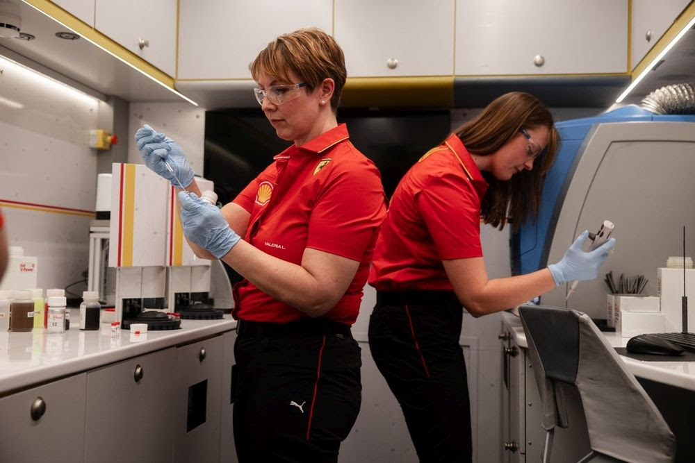 Ecco il laboratorio mobile della Shell ai GP per l'analisi delle benzine e dei lubrificanti
