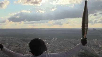 Flamme olympique : Tour Eiffel, République, Insep... ce qu'il faut retenir du passage de la flamme à Paris