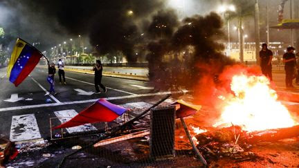 Présidentielle au Venezuela : un mort dans les manifestations spontanées après la réélection de Nicolas Maduro