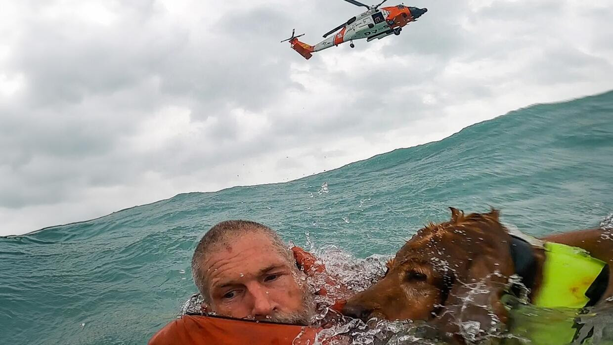 Rescatan a un hombre y su perro en el mar después de que el huracán Helene inutiliza su velero