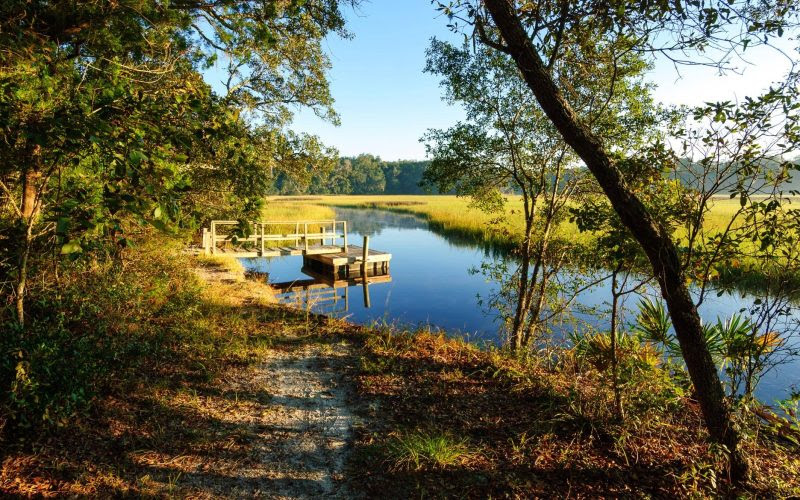 Small platform on Moses Creek