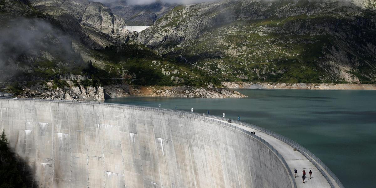 La centrale à retenue du lac d’Emosson (VS) appartient en partie à Alpiq. Le fournisseur en électricité basé à Lausanne gère environ un tiers des centrales hydrauliques de Suisse.