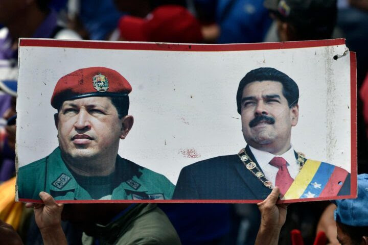 venezuela-un-manifesto-con-hugo-chavez-e-nicolas-maduro