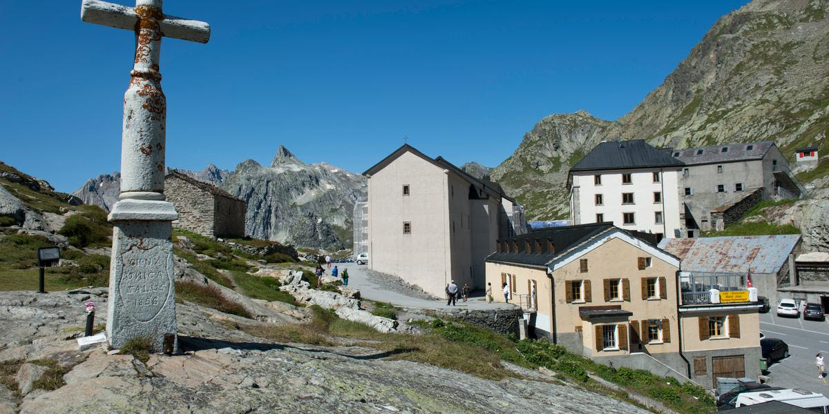 Les batiments de l'Hospice du Grand-Saint-Bernard sont photographies ce jeudi 21 aout 2014 au Col du Grand-Saint-Bernard. (KEYSTONE/Jean-Christophe Bott)