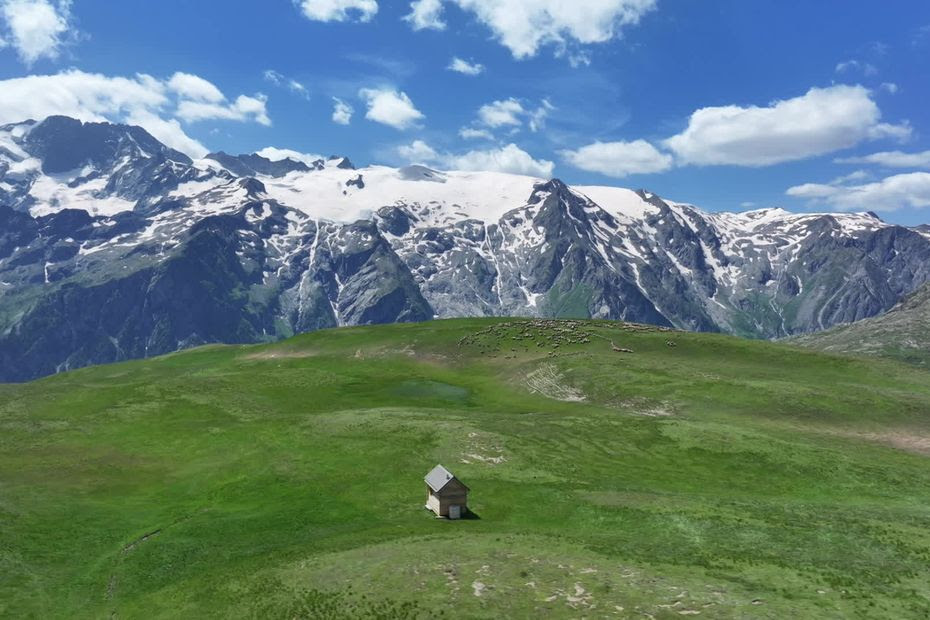 VIDÉO. À la découverte des paysages exceptionnels du plateau d'Emparis, joyau naturel des Alpes