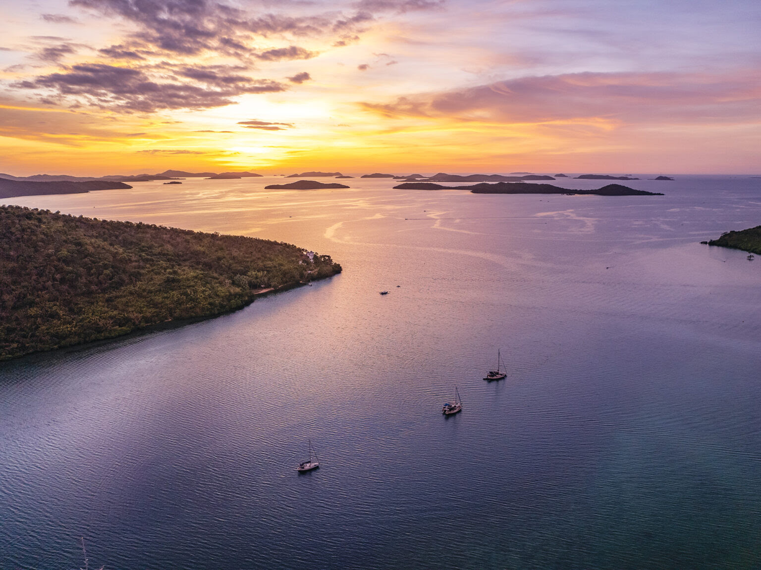  Sailing the Unspoiled Calamian Islands