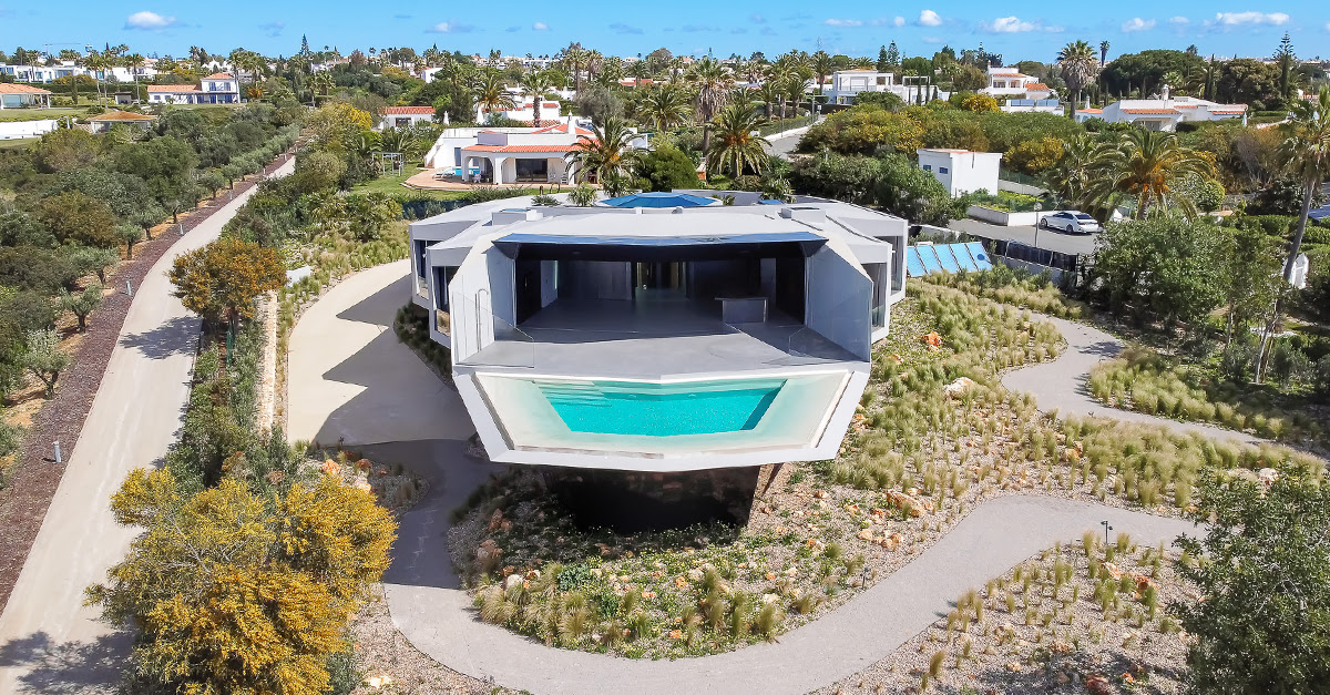 Villa futurista en el Algarve (Portugal).