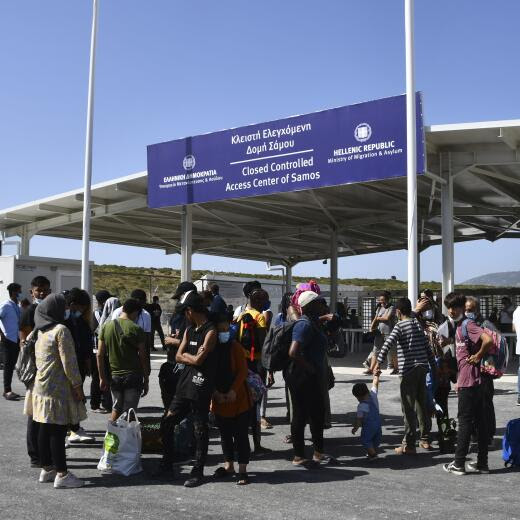 Entrée du nouveau centre pour migrants de Zervou, sur l’île de Samos. Grèce, 20 septembre 2021.