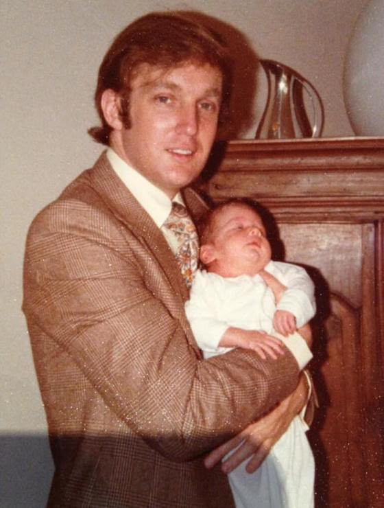 TÍN DỤNG: Donald J. Trump cho Tổng thống, Inc.