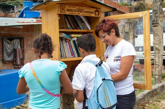 Darmelys llevó la microbiblioteca a Filas de Mariche para promover la lectura en la niñez y adolescencia