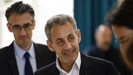 'Nous n'avons pas les moyens d'avoir un million d'enseignants' : les propos de Nicolas Sarkozy choquent la gauche et les syndicats