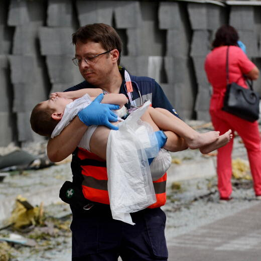 Russian Missile Attack on Ukraines Cities - 08 Jul 2024 A doctor carries a child out of the Okhmatdyt Children s Clinic Hospital who was injured after a rocket attack. In the morning, the Russian army carried out a mass missile attack on the Ukrainian cities of Kyiv, Dnipro, Kryvyi Rih, Sloviansk, Kramatorsk, using more than 40 missiles of various types. In Kyiv, residential buildings, infrastructure facilities and childrens hospital Okhmatdyt were damaged. Rescuers continue to search for people under the rubble. Kyiv Ukraine Copyright: xAleksandrxGusevx/xSOPAxImagesx Oleksandr-Gusev-Ohmatdet-02072024