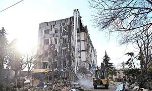 Un edificio de Izyum, en la región ucraniana de Kharkiv, en ruinas tras ser alcanzado por un misil. 