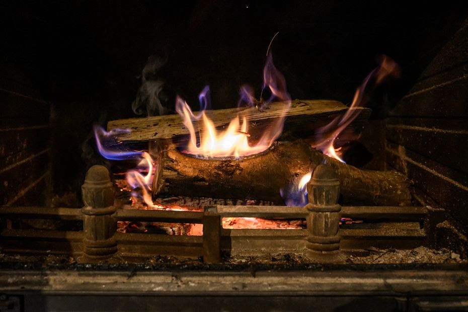 Chauffage au bois : ce qu'il faut savoir sur l'interdiction des cheminées à foyer ouvert dans une centaine de communes de l'Isère