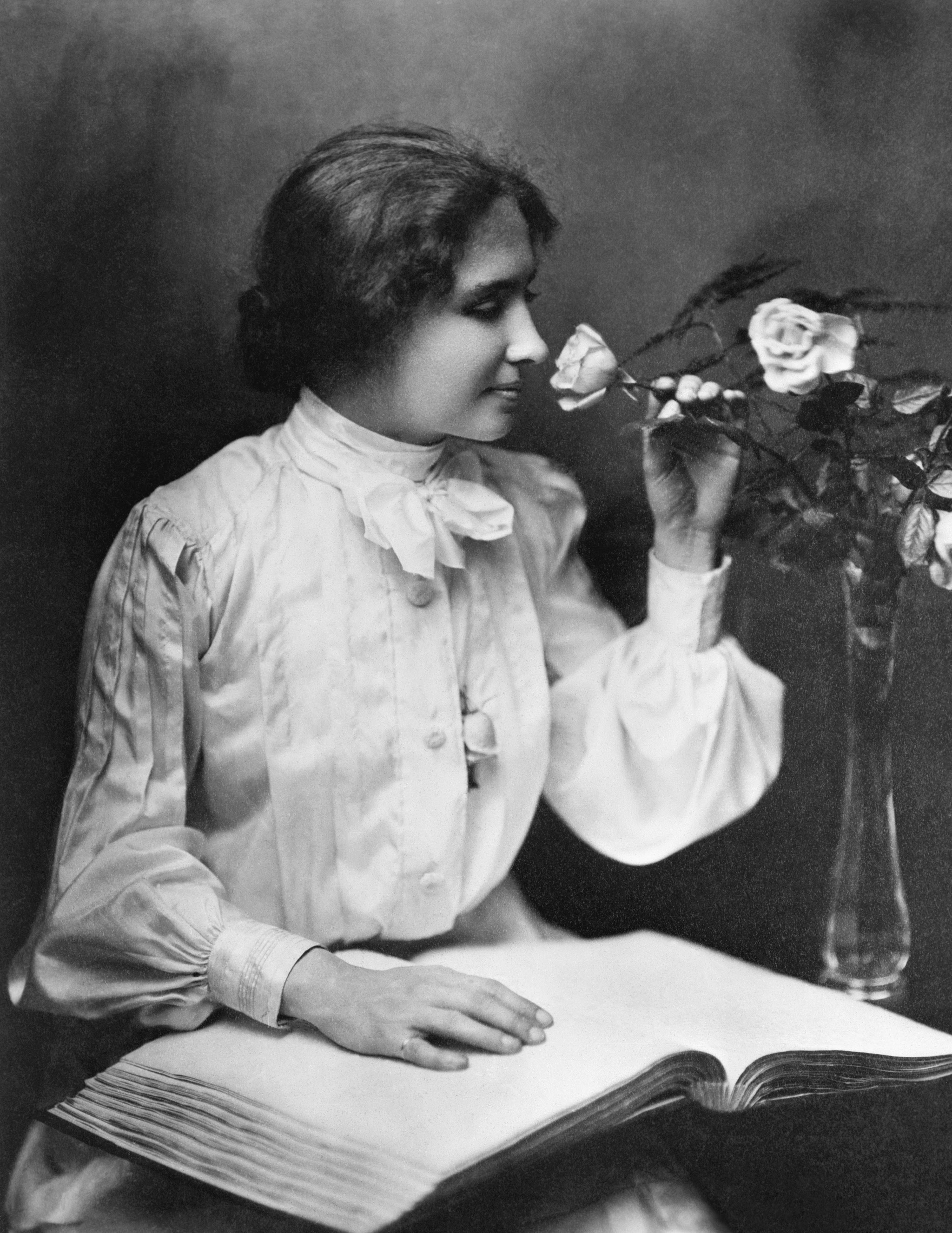 Helen Keller, escritora, oradora y activista política sordociega estadounidense.