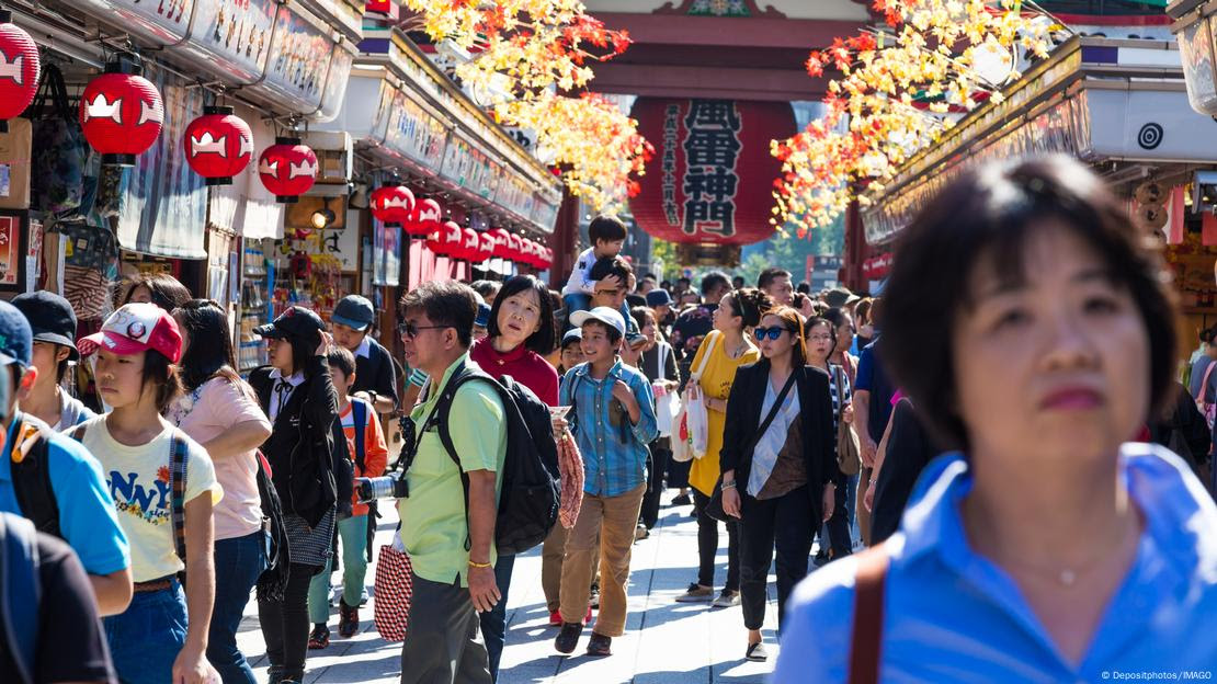 Uma rua movimentada em Tóquio, no Japão