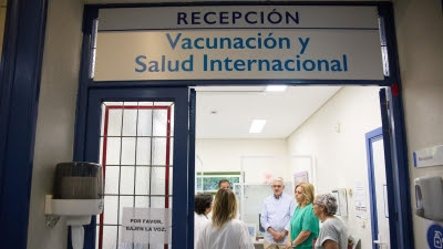 La Comunidad garantiza la vacunación para viajar al extranjero con refuerzo en centros