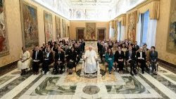 Il Papa insieme ai Ministri partecipanti al G7 Inclusione e Disabilità