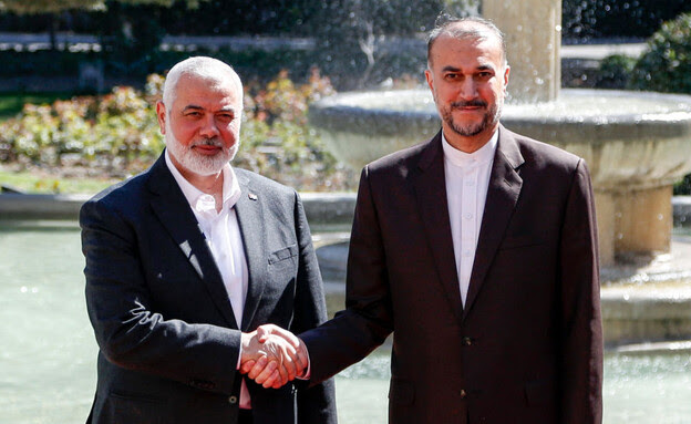 Une série de rencontres. Abdallahian avec un chapeau pendant la guerre (Photo : AFP via Getty Images)