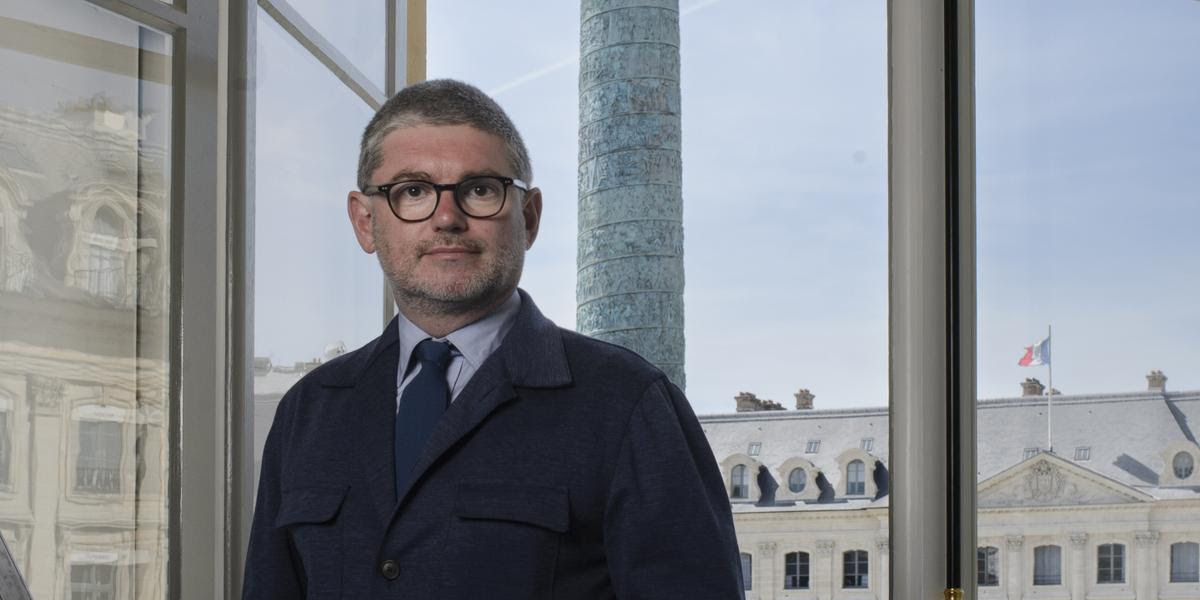 Frédéric Grangié CEO horlogerie-joaillerie du groupe Chanel, pose dans le chantier de la future boutique (ouverture mai 2022), située Place Vendôme à Paris, le 21 avril 2022