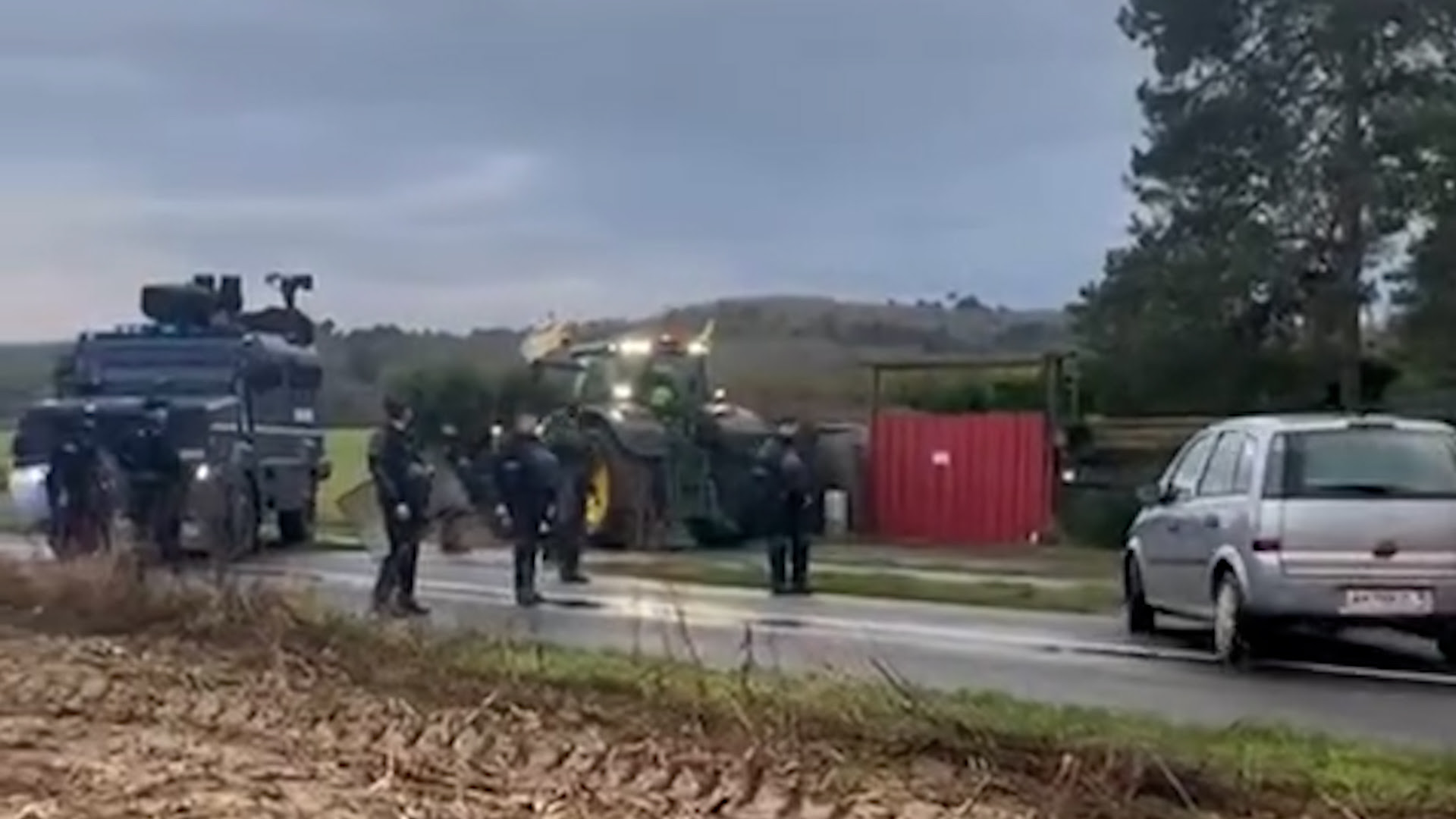 Des agriculteurs de la Coordination rurale tentent de rejoindre Paris