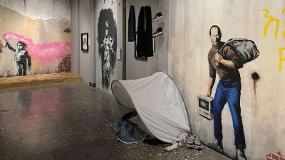 steve jobs visto por banksy en el campamento de calais en diciembre de 2015 museo banksy espana wrapper 1