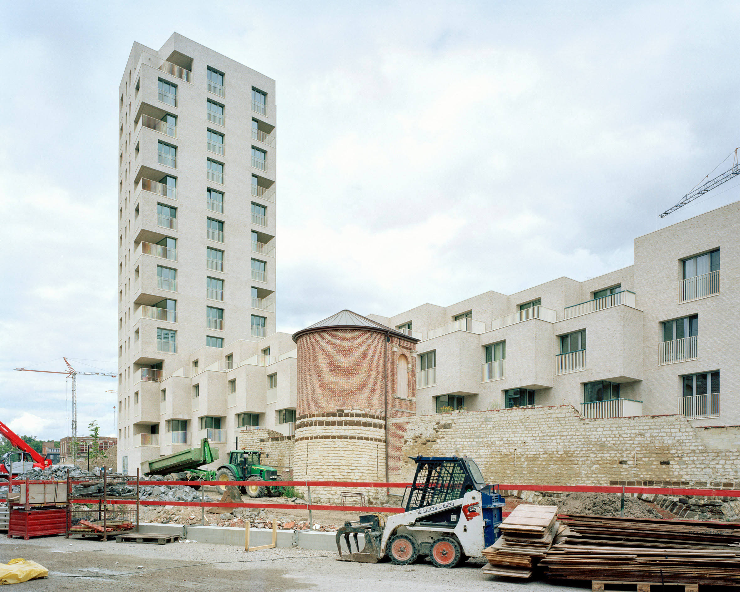 El estudio británico David Chipperfield Architects es el artífice de la construcción del complejo residencial Hertogensite, situado en Lovaina (Bélgica).