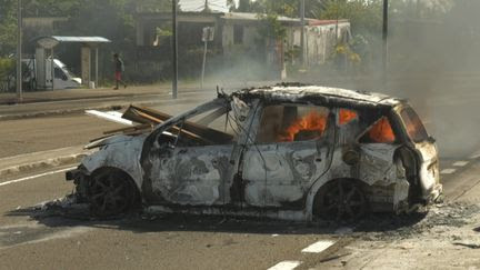 Martinique : 'Nous en sommes à trois morts' en marge des violences, affirme la procureure de la République