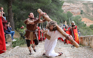 Viernes Santo 15 de Abril: Drama de la cruz en el monte del calvario de Alcorisa - Aragón Xperience